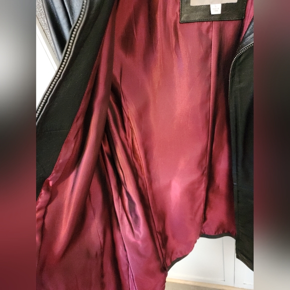 Women's Leather Jacket-Zipper and belt. - Picture 4 of 7